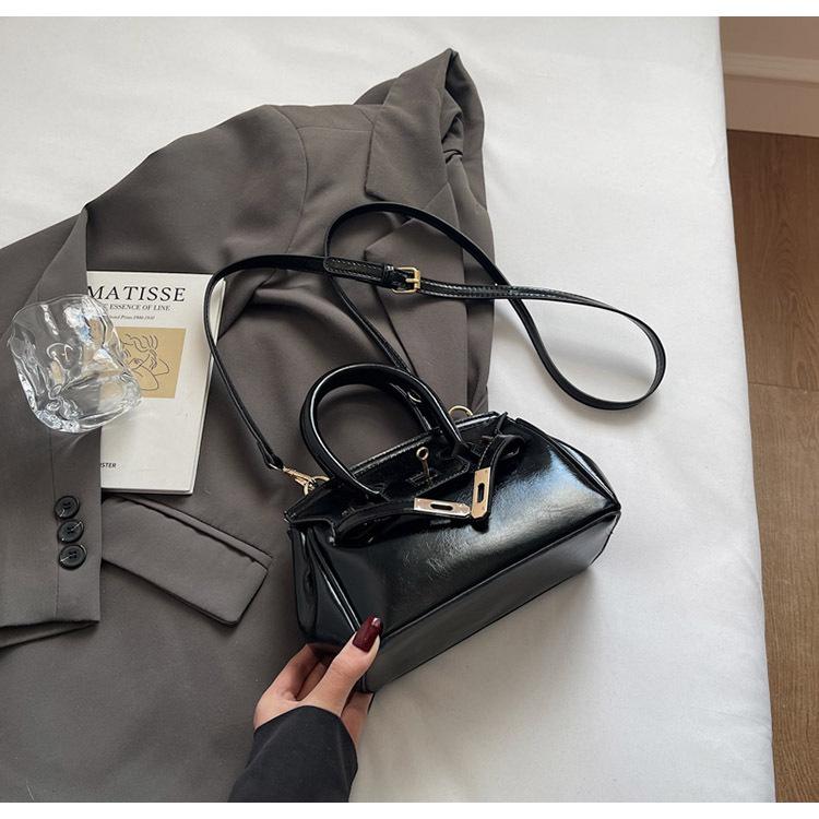 

Платиновая сумка 2025 новая весенняя корейская высококлассная текстурированная сумочка модная универсальная на одно плечо мессенджер женская сумка чёрный