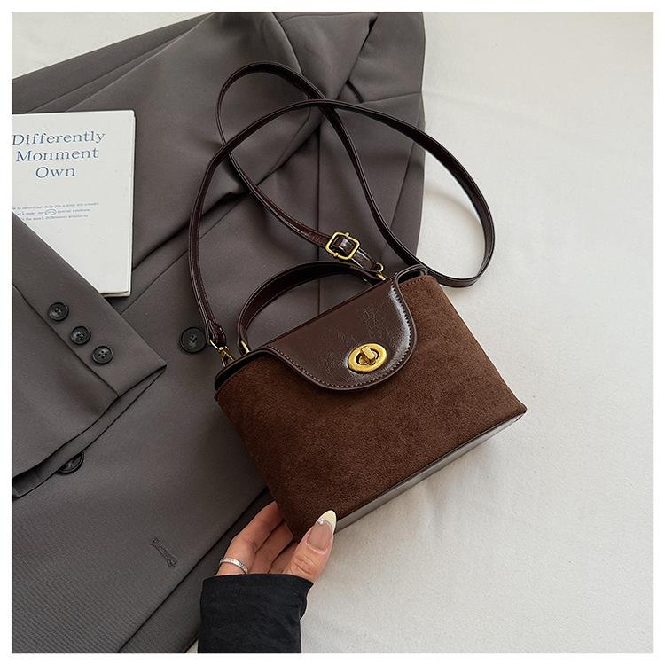 

Niche new high-end light retro box bag women s fashion trend handbag simple and versatile shoulder messenger bag кофейный