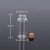 Kleine durchsichtige Glasflasche mit Korken