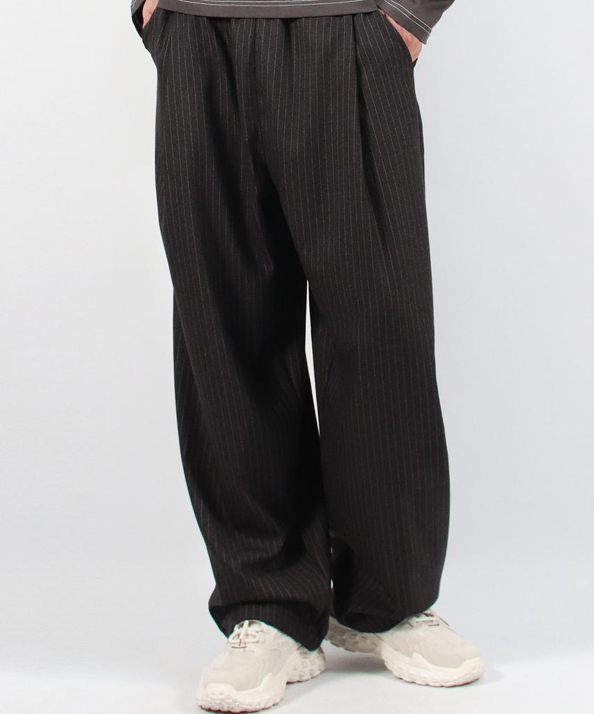 Deumakeu M Stripe Chicano Wide One-Tuck Pants - Deep Charcoal