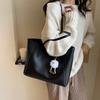 Feeling retro bag 2026 new women's bag simple and versatile shoulder bag commuting to work large-capacity tote bag