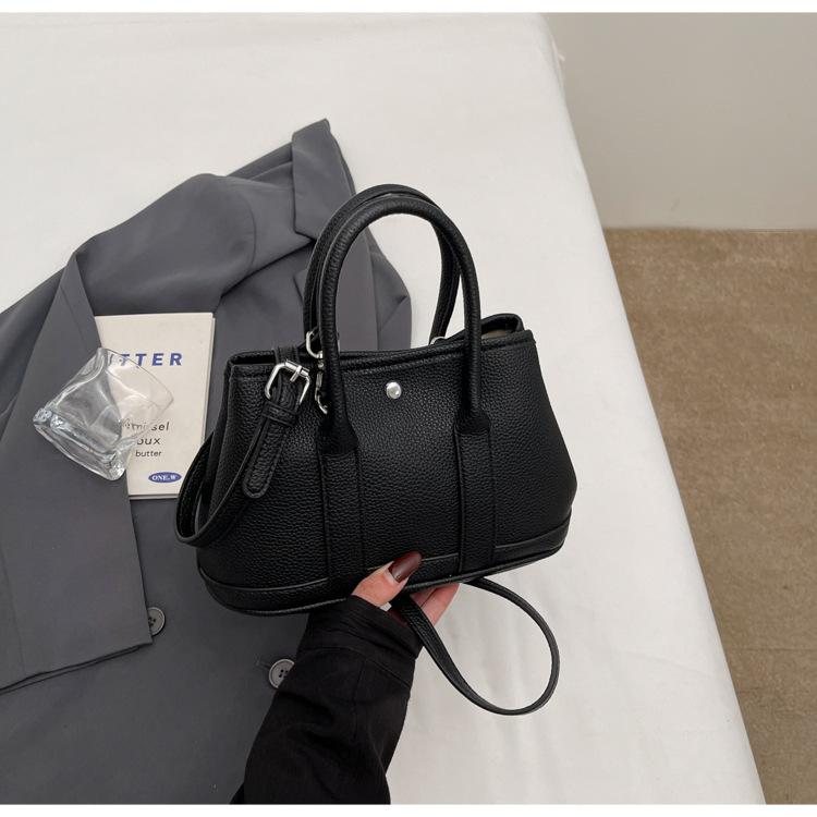 2025 New Niche Simple Leisure Commuter Portable Bucket Bag Versatile Solid Color Child and Mother Bag Messenger Bag Bag
