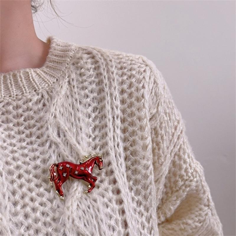 Elegant Running Horse Brooch Animal Inspired Design High Quality Alloy Metal Fashion Badge Accessory For All Genders