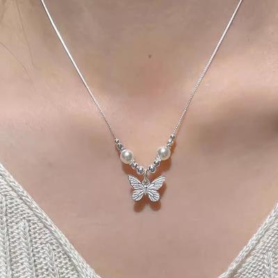 Jednoduché perly Korálkový motýlkový náhrdelník pro ženy Dívky Elegantní Vynikající klíční řetízek Šperky Doplňky Dárky