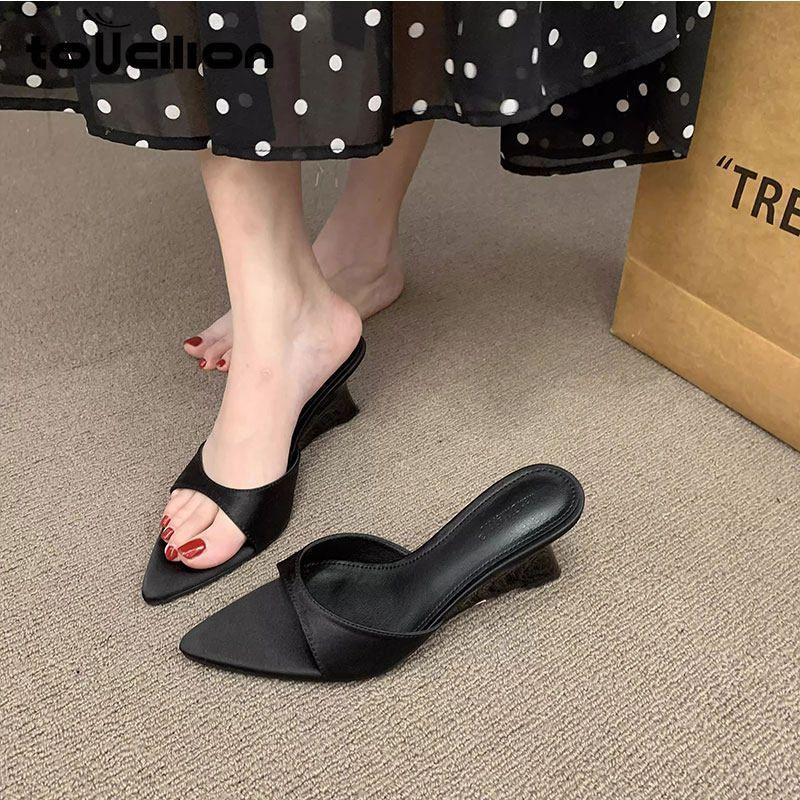 The Same Light And Mature Style Pointed Slope Heel Cool Slippers Women'S Summer Wear Commuting One-Word Belt