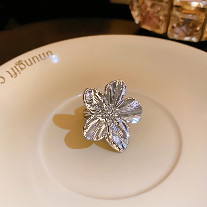 

Real gold electroplated flower opening ring niche exaggerated design index ring personality fashion versatile hand jewelry