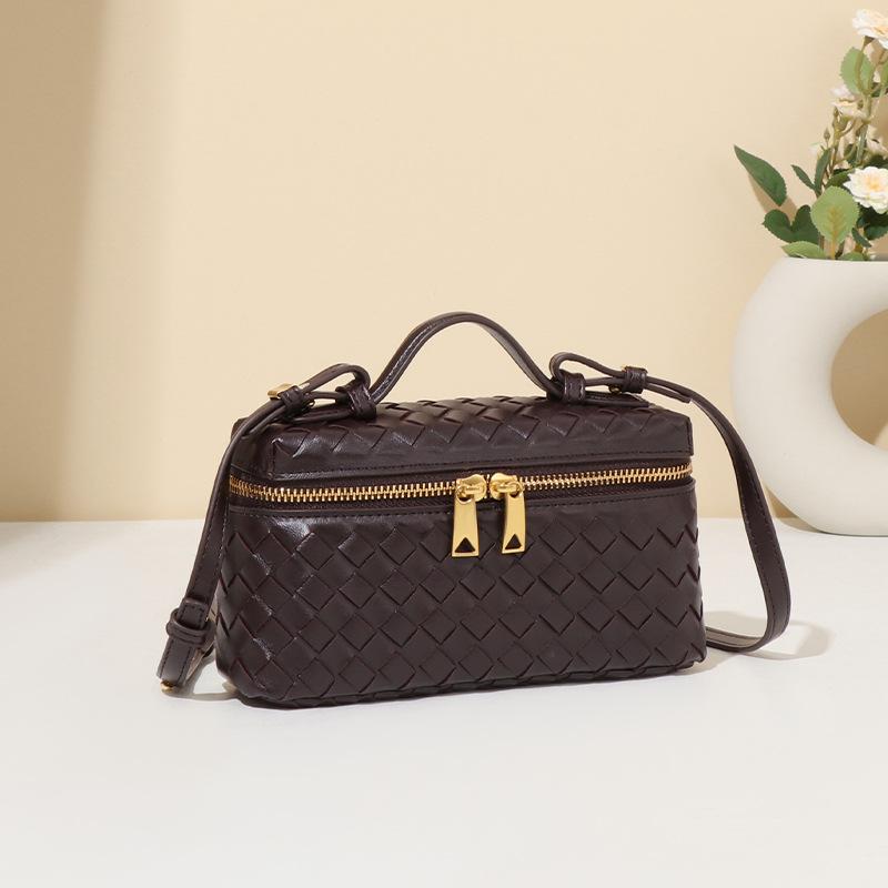 New Classic Handmade Woven Box Bag, Fashionable Handheld Makeup Bag, Single Shoulder Crossbody Box, Tofu Small Square Bag