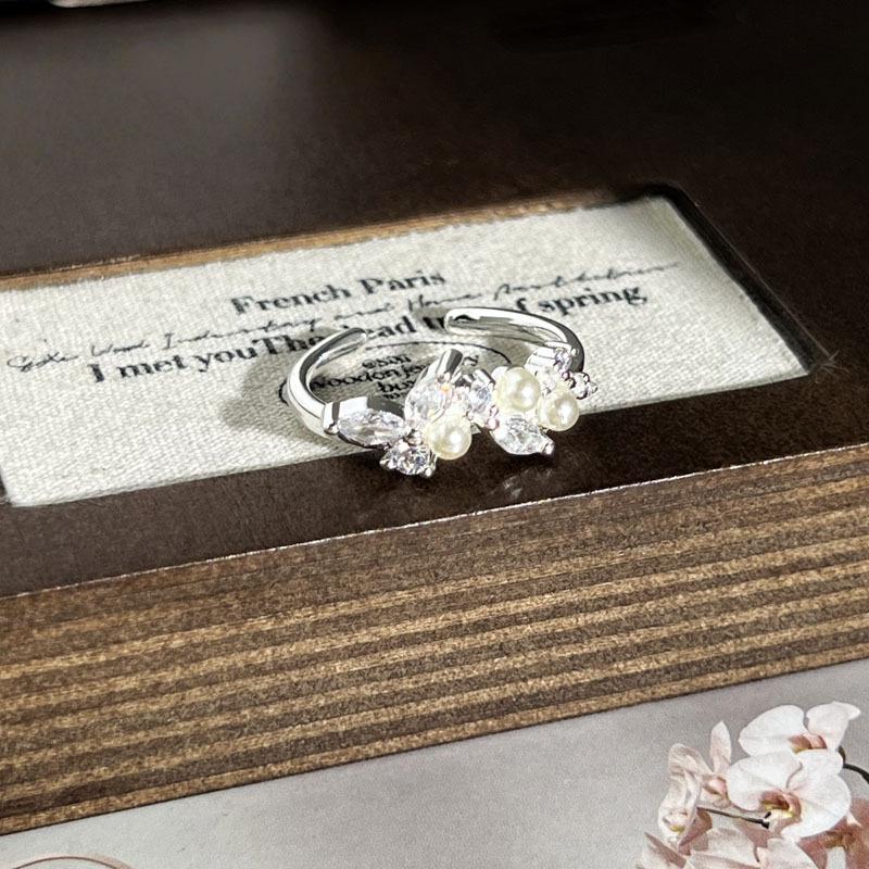 2026 French Gentle Style Internet Celebrity Pearl Bow Full Diamond Light Luxury Ring for Women's Unique Niche High-end Ring