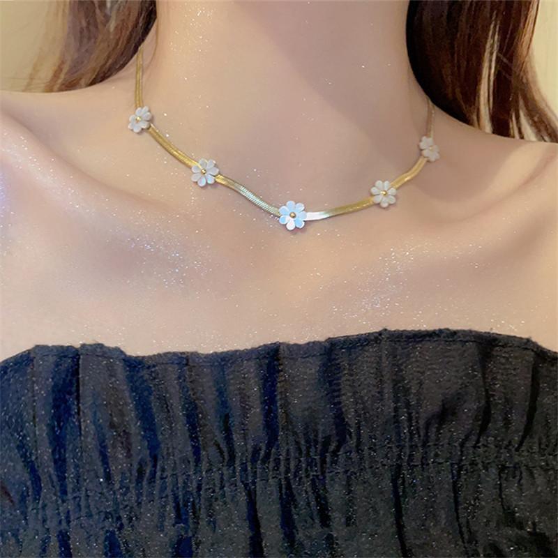 New Fashion Trend Stainless Steel Elegant Delicate Heart Flower Pendant Necklace For Women Jewelry Wedding Party Premium Gifts