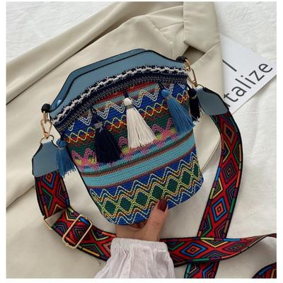 Ethnic Style Woven Tassel Bucket Bag New Bohemian One-shoulder Messenger Bag Crossbody Bags for Women