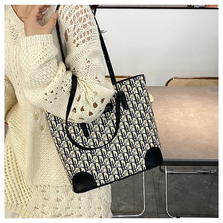 Retro Flower Print Large Capacity Tote Bag - High-End Fashion Handbag for Students