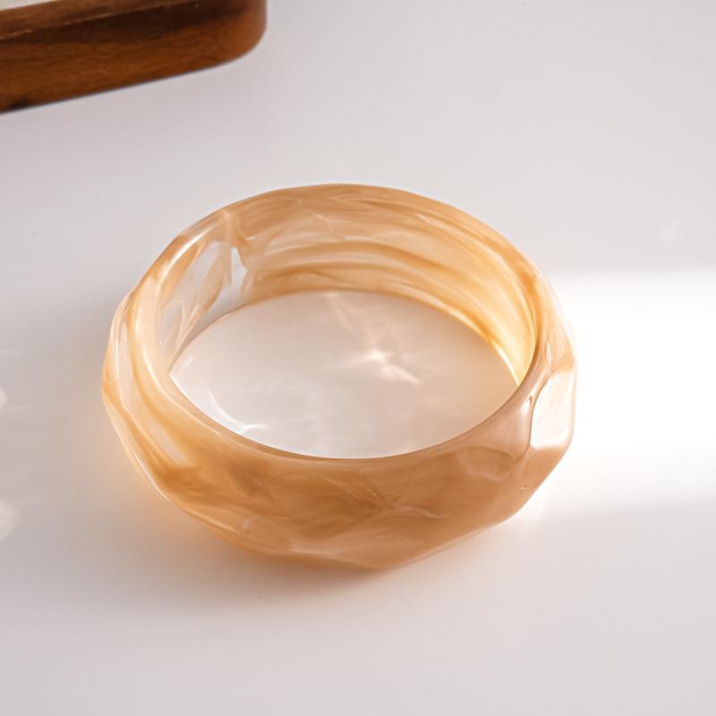 Acrylic Flower Open Bangle: Creative & Exaggerated Bracelet for Women