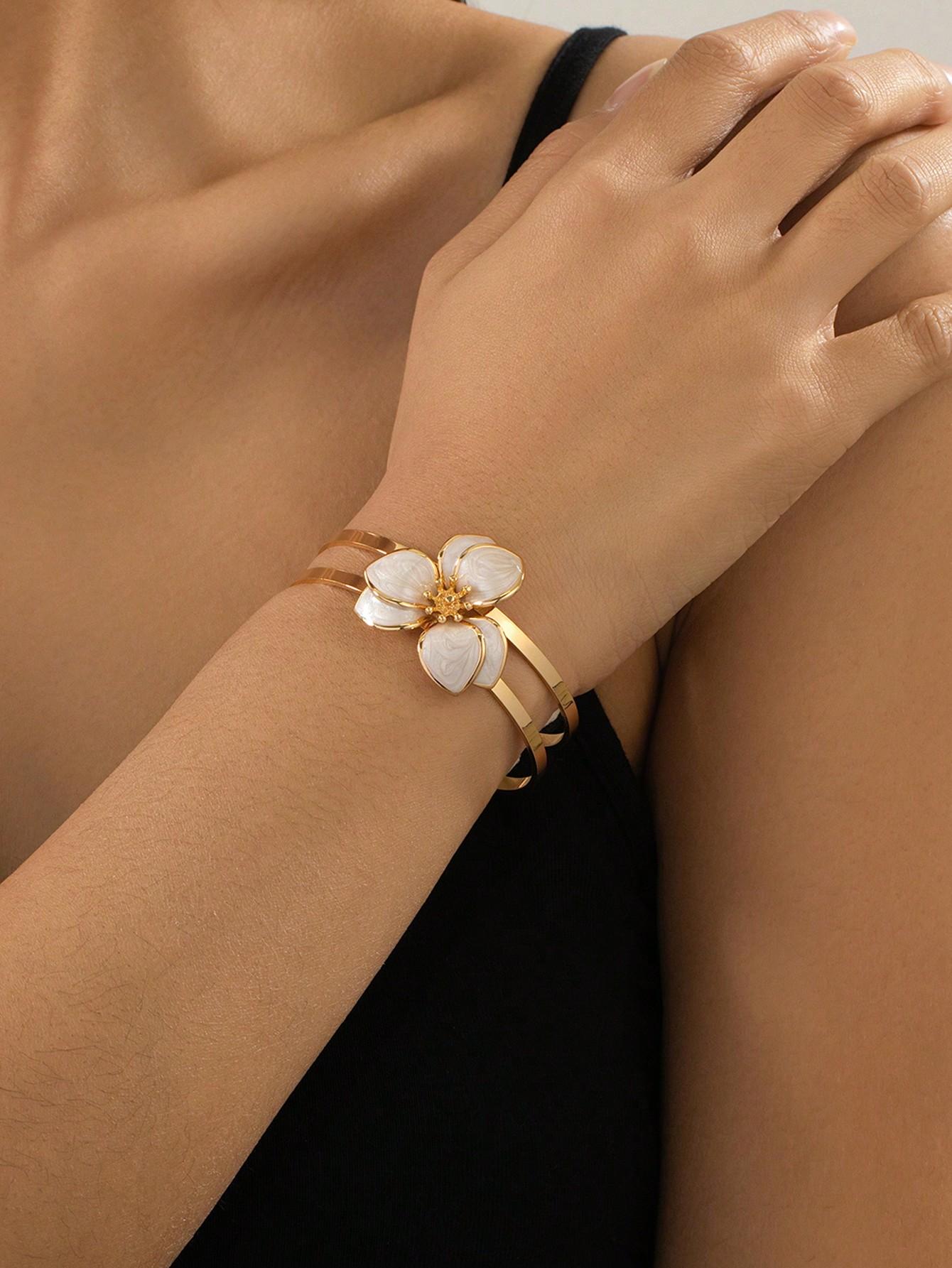 

1 милый и очаровательный браслет с цветами белый