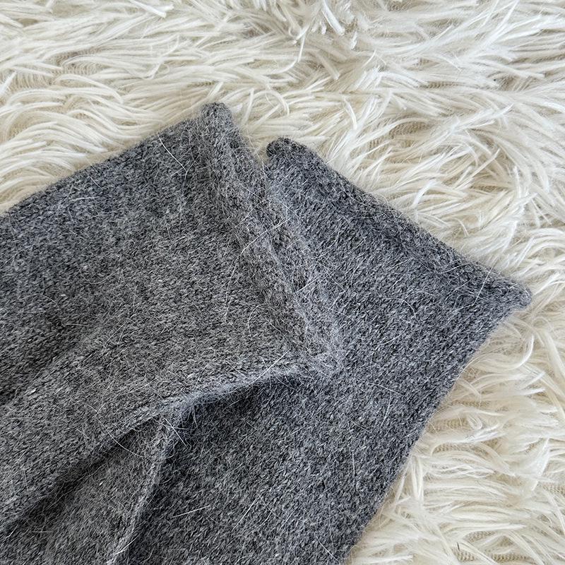 Nianke Women's Red Angora Knit Gloves - Winter Warm, Touch Screen Compatible, Five-Finger Design, and Cold-Proof for Christmas and New Year.