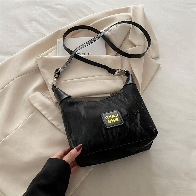 

This year, the popular hand bag women s 2025 autumn and winter new niche underarm dumpling bag retro shoulder messenger bag