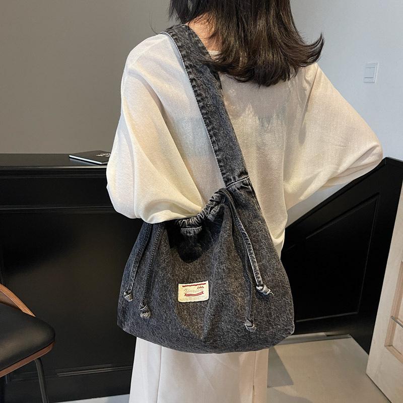 Korean version of fashion casual denim bag women's 2025 new simple commuter shoulder bag large capacity tote bag
