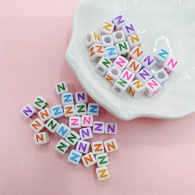 100 piezas de 6 mm, 26 letras, cuentas acrílicas para hacer joyas, colgantes, collares y pulseras, venta al por mayor