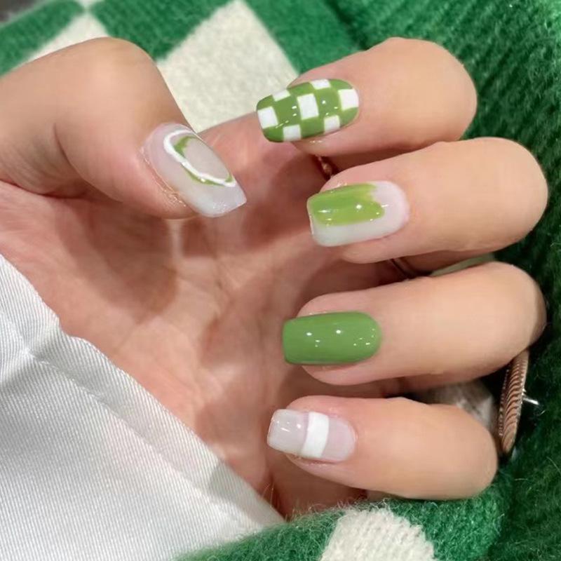 Green Graffiti Plaid Fresh Wearable Sweet Manicure Nail Tips