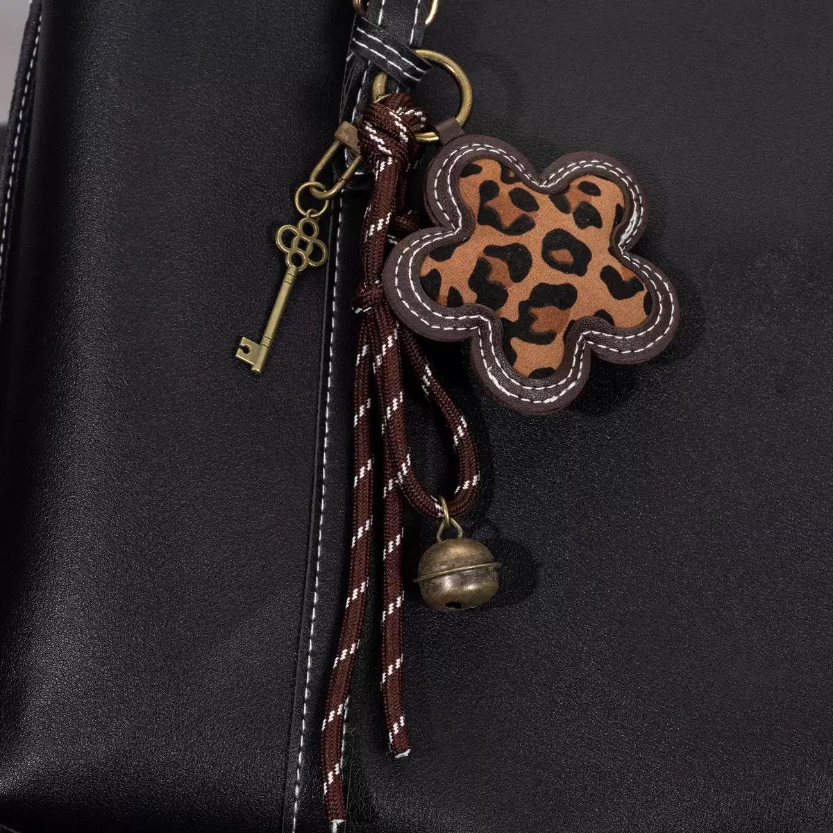 Кожаный кошелек-брелок на молнии с леопардовым принтом в стиле Miu с подвеской-бантиком из бусин