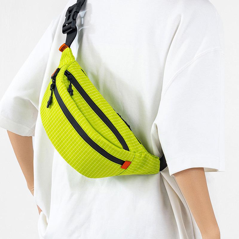 Outdoor sports lightweight breast bag men's and women's fashion travel shoulder messenger bag large capacity leisure sports fanny pack