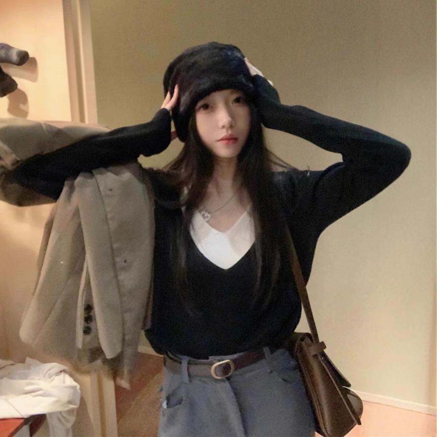 

Fake two-piece splicing long-sleeved knitted sweater women s clothing autumn new v-neck design sense slim one size fits all сірий колір