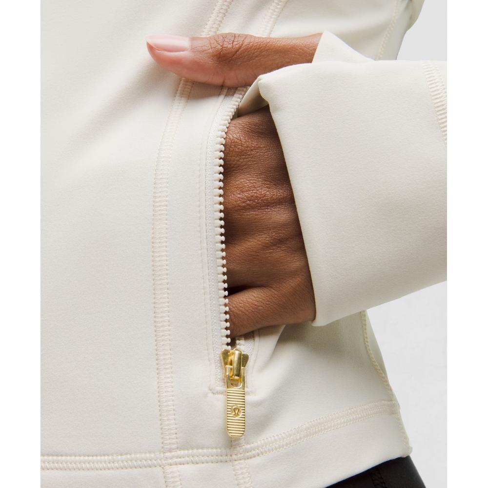 Lululemon Define Kurze Jacke Nulu Helles Elfenbein Gold
