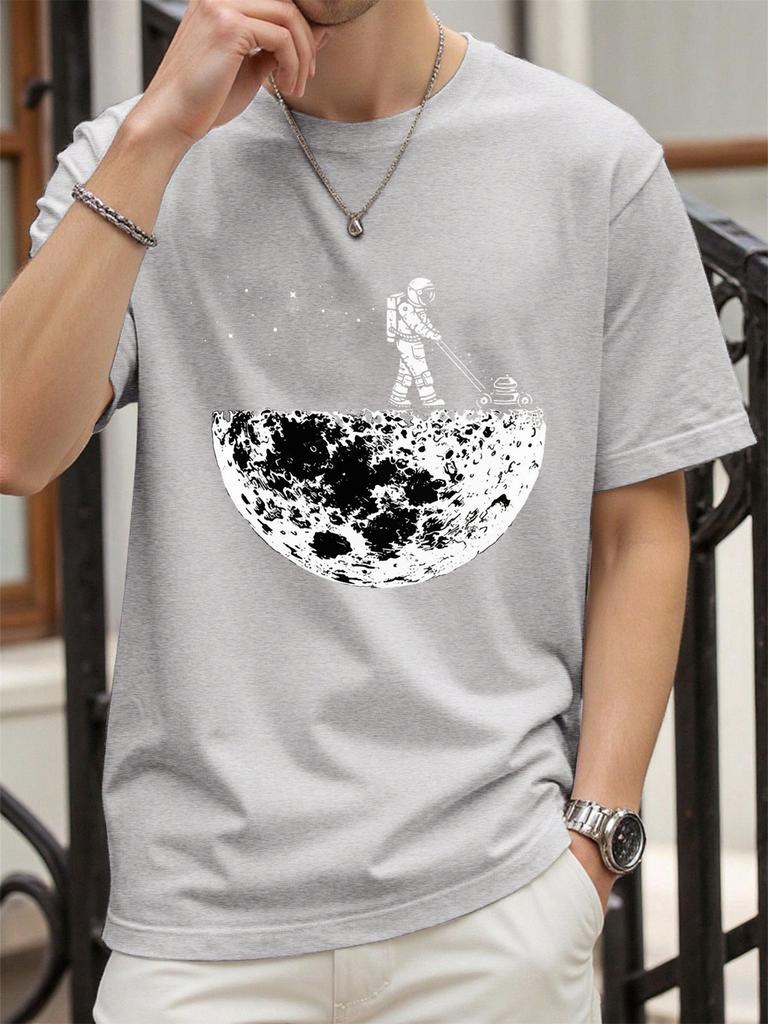Astronaut Mowing The Moon Print T Shirt Men Summer Oversized TShirt Hip Hop Crewneck Short Sleeve Casual Cotton Streetwear