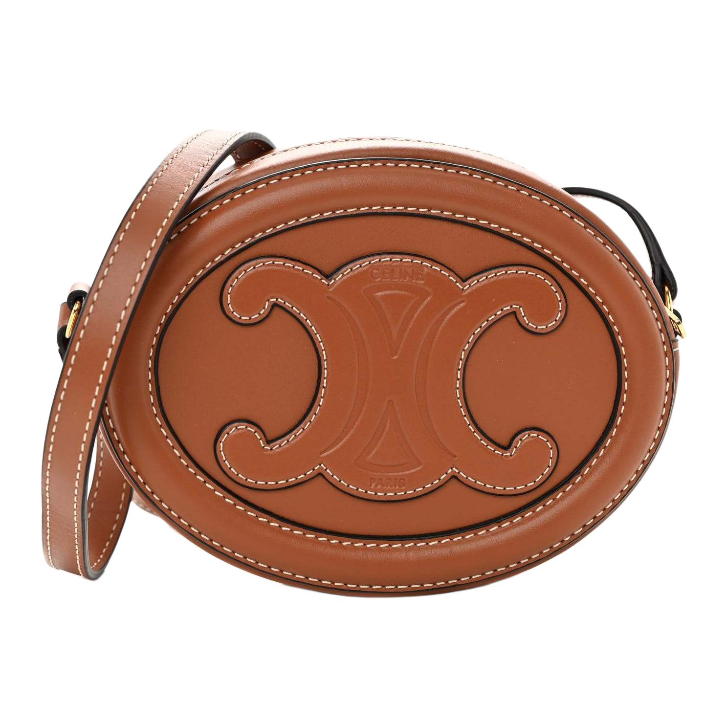 

Celine Cuir Triomphe Oval Wallet With Gold Metal Details Women Shoulder Bag Brown 10I703DPQ-04LU Gift Set(Basic Set+Box+Shopping Bag)