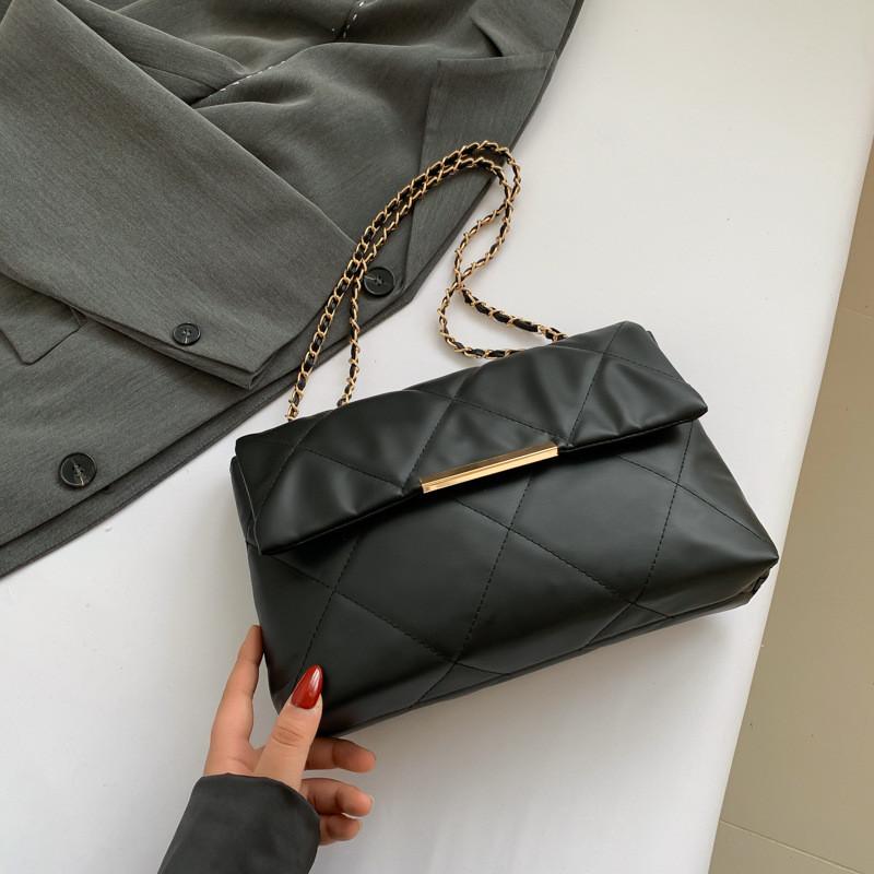 Stylish Large Capacity Women's Shoulder Bag Trendy Crossbody Chain Bag For Spring Fashion