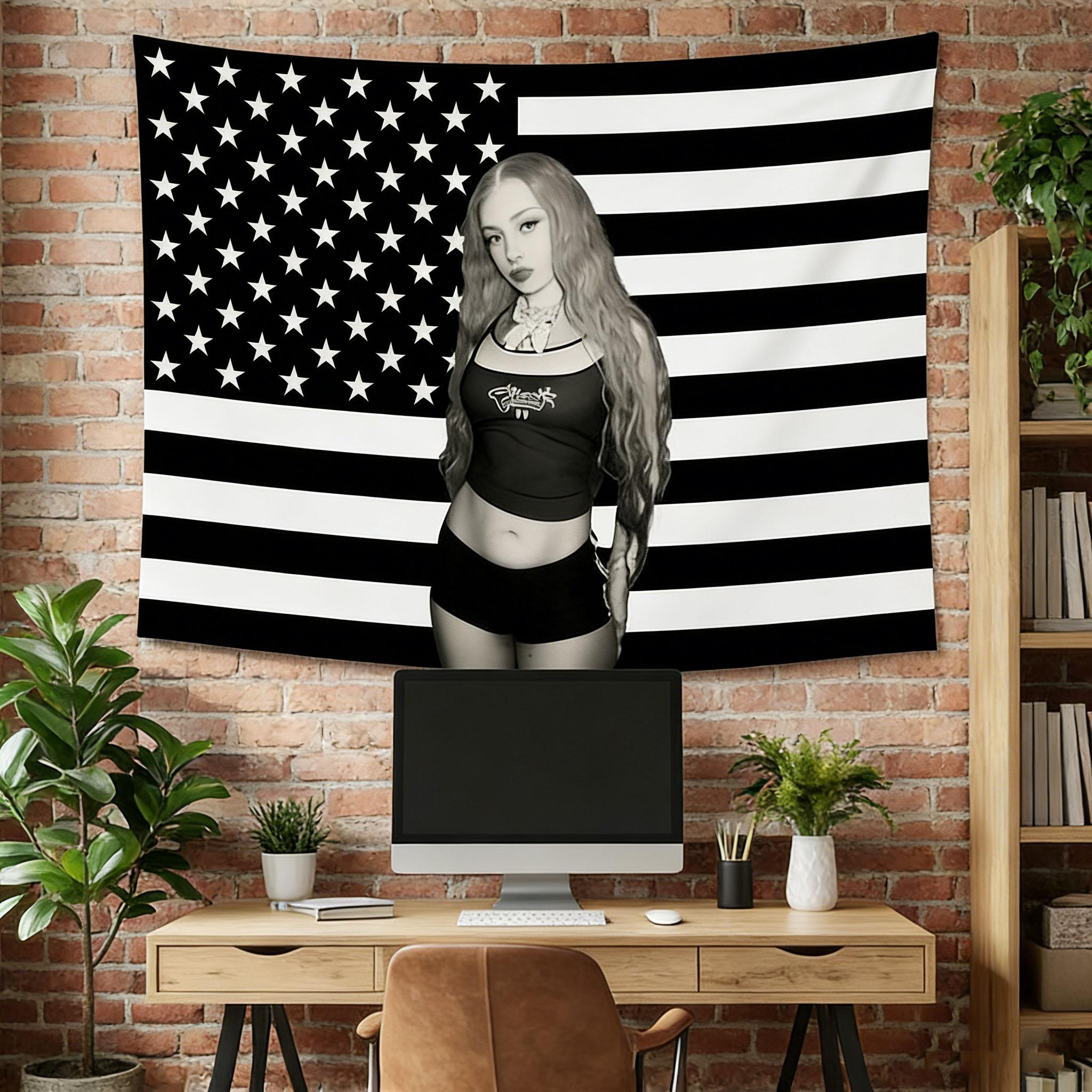 

Тканевое панно Ice Spice Флаг США Черно-белый полосатый фон Прочная ткань Идеально для общежития Уличной вечеринки Выпускного Подарок 74x94cm(29x37in)