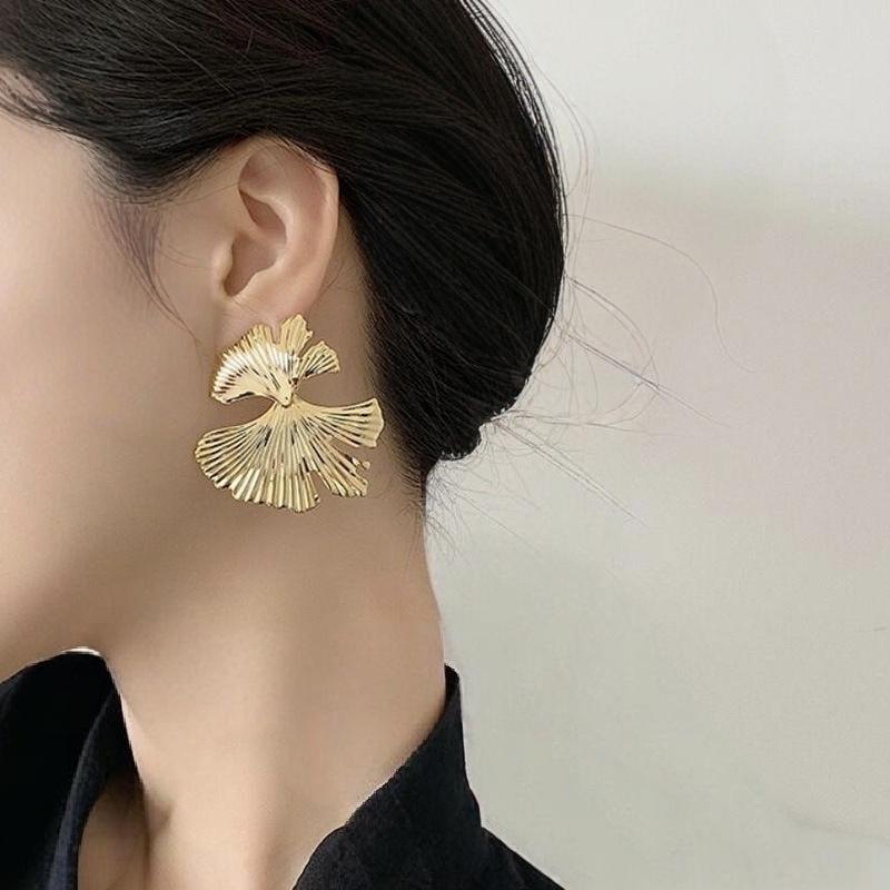 Exaggerated Ear Clips Without Ear Piercings Simple Ginkgo Leaf Earrings Fashionable Ear Accessories