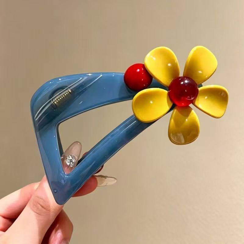 Triangle Hair Claw Clip With Cute Yellow Flower Decoration Strong Grip For Daily Wear Parties Travel Outings