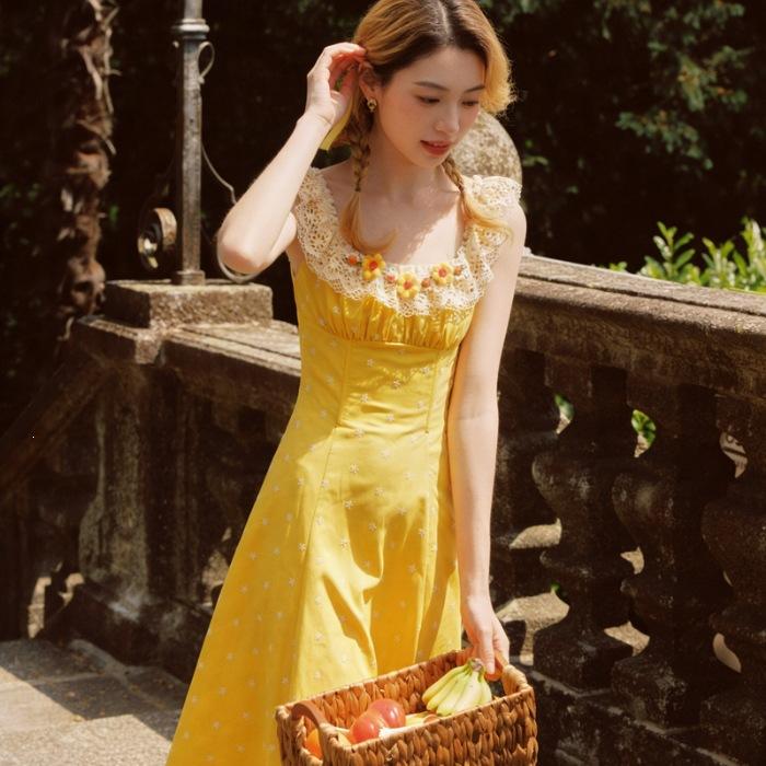 French Lace Patchwork Yellow Floral Dress for Women, New Summer Seaside Vacation Elegant Waist-cinching Long Dress