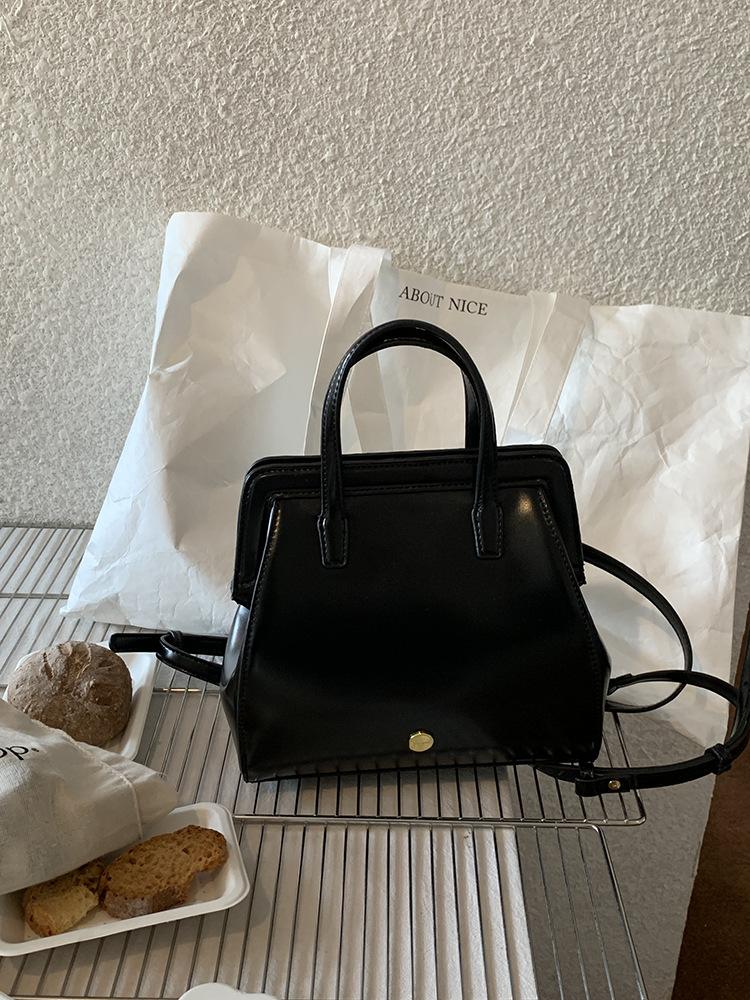 

2025 Korea summer new ins women s bag retro clip backpack niche black backpack trendy handbag чёрный