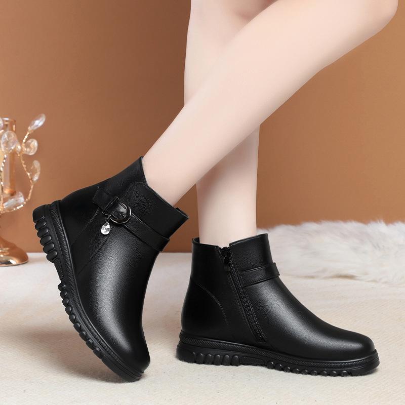 autumn and winter velvet leather shoes brown flat-soled short boots     elderly short boots children's winter shoes soft leather cotton shoes