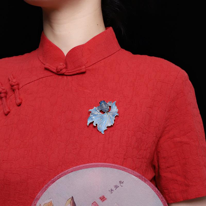 Chinese imitation burnt blue point green brooch women's retro temperament pin classical cheongsam placket corsage accessories