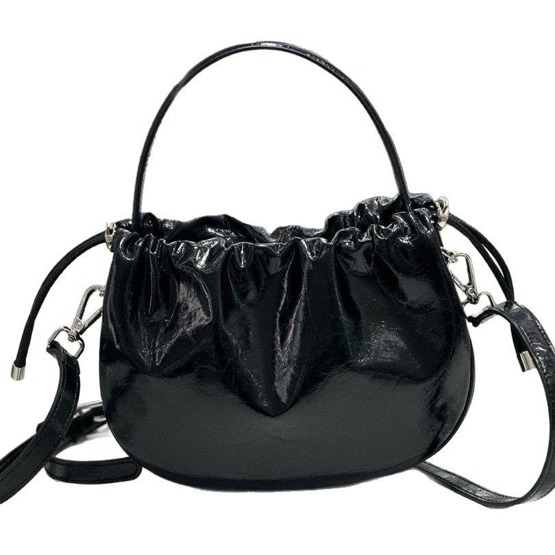 Borsa da donna 2025 primavera ed estate nuova borsa in pelle pieghettata portatile borsa a tracolla a catena sotto il braccio borsa a spalla a nuvola