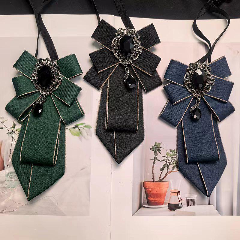 Herrenhemd im koreanischen Stil mit Fliege und Reversblume - Trendige Krawattenaccessoires 2025