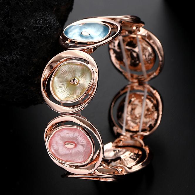 

Цветной браслет-кольцо с полым цветком, маленький свежий женский летний цветочный эластичный браслет elastic adjustable