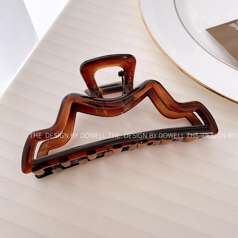 Chic And Stylish Hair Claw Clip For Women In Elegant Pastel Colors And Designs