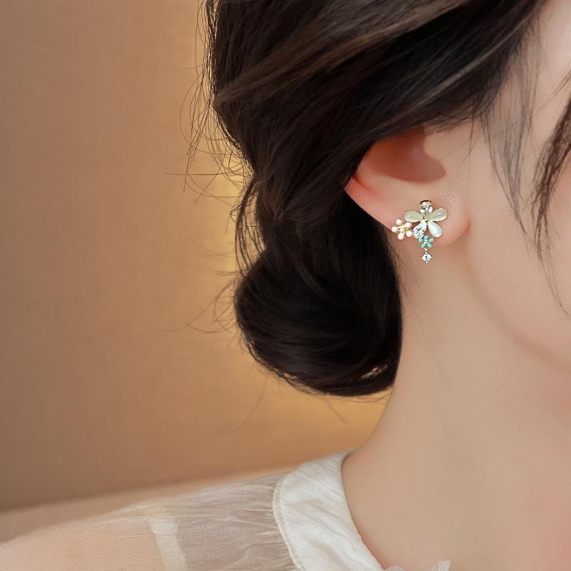 Small fresh diamond petal opal oval stud earrings exquisite light luxury small versatile high-end super flash earrings