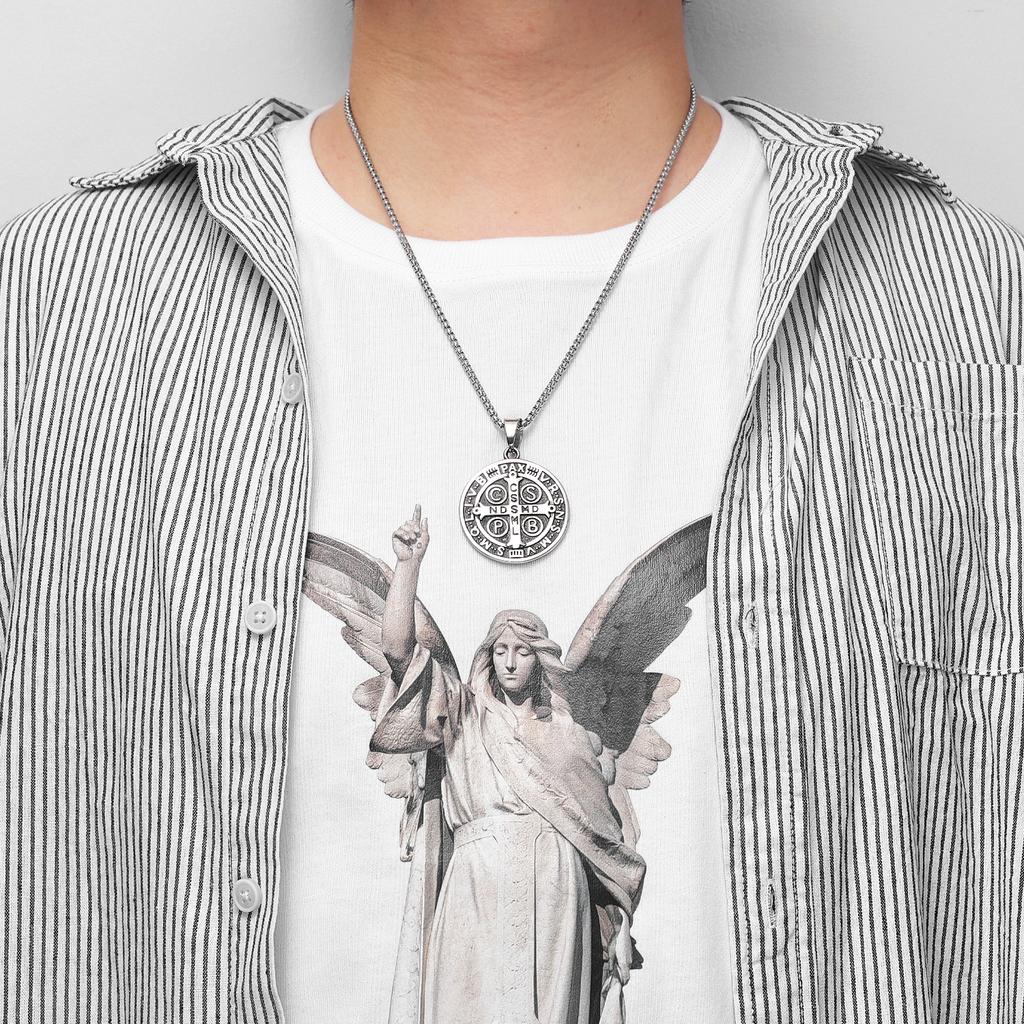 Naszyjnik z egzorcyzmem Świętego Benedykta Stal Nierdzewna Wisiorek Łańcuszek Punk Modny Amulet Biżuteria Prezent dla Mężczyzn Kobiet