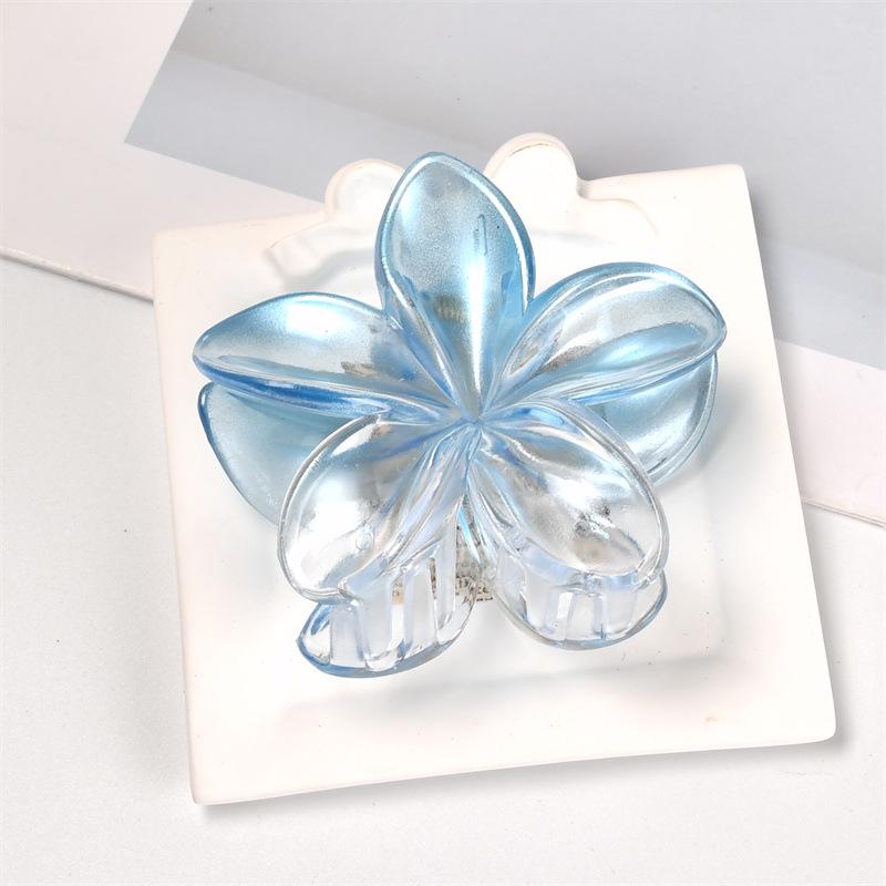 Frangipani Gradient Summer Shark Claw Clip: Beach Style Flower Updo Headwear.