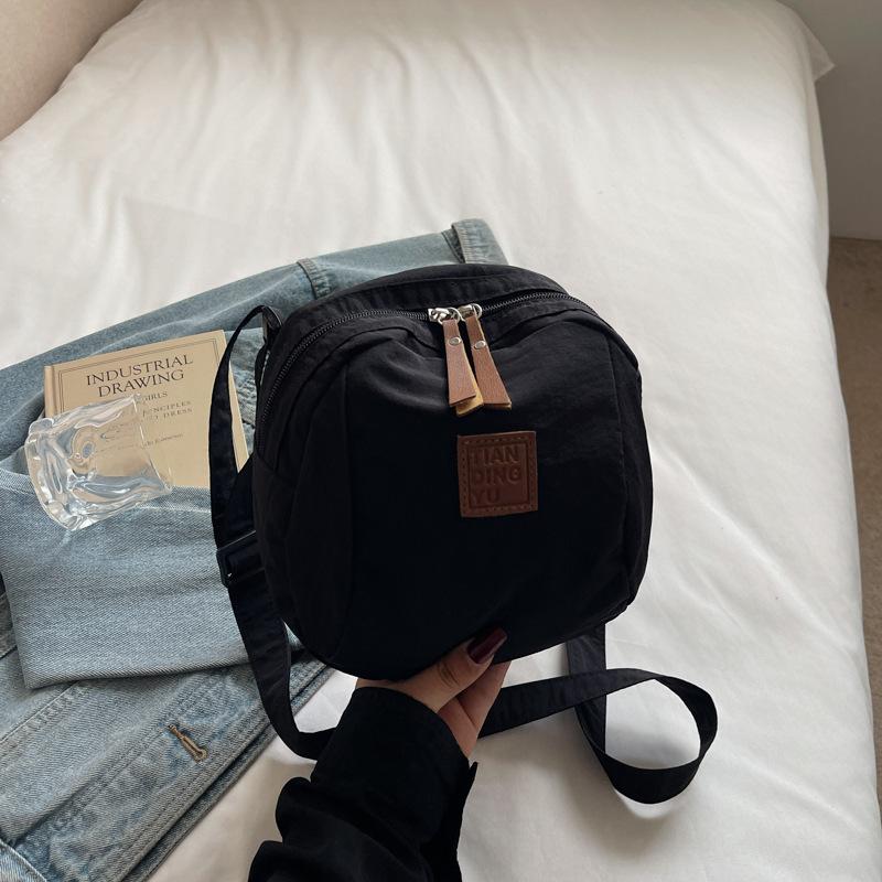 

Lightweight Shell Small Cloth Bag Women S Tide Casual Versatile Messenger Bag Niche Design Shoulder Bag чорний