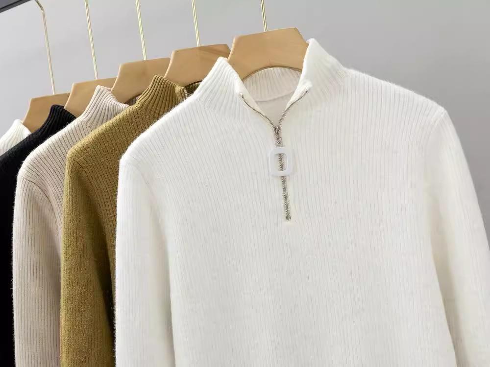 Women's Fleece-Lined One-Piece Sweater: Zip-Up Knitwear with Semi-High Neck for Autumn & Winter Layering.