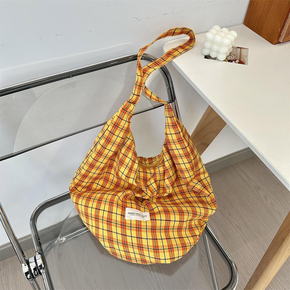 

Shoulder bag Lazy dumpling bag Niche retro plaid portable student class bag