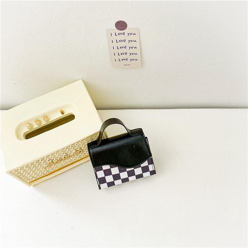 Fashionable Kids Checkerboard Mini Shoulder Bag Modern Ins Style With Water Resistant Features чёрный