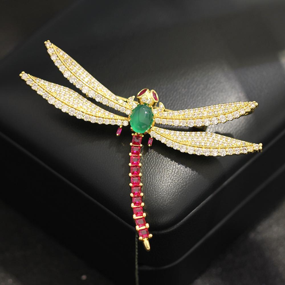 Дизайнерская нишевая брошь-стрекоза с микро-инкрустацией цирконами и цветными камнями, двухцветное насекомое, позолотая булавка, аксессуары для мужского и женского пальто