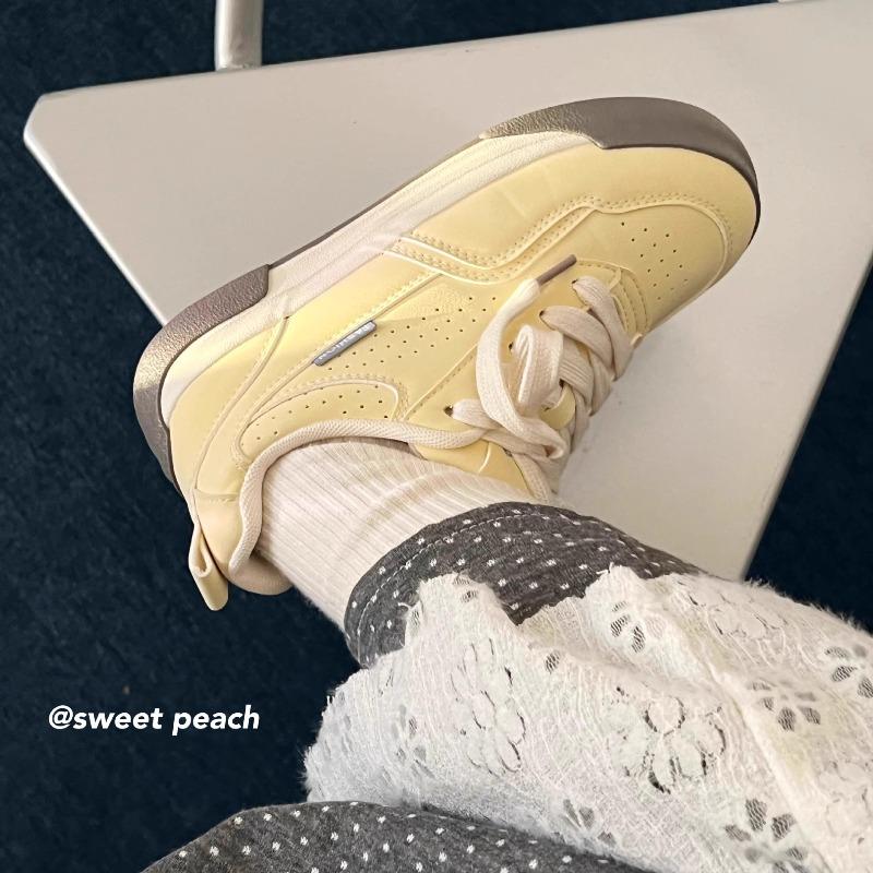 Sweet Peach Planet Platform Bread Shoes Women's New Spring Niche Sports and Leisure Board Shoes Versatile White Shoes
