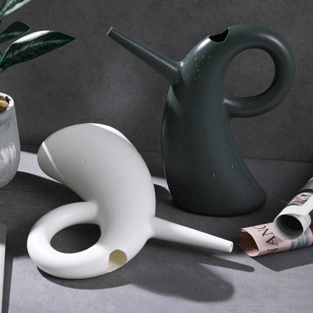 Einfache Multifunktions-Gießkannen Gartengeräte Gießbrause Hausgießkanne Längerer Ausguss Gebogener Griff